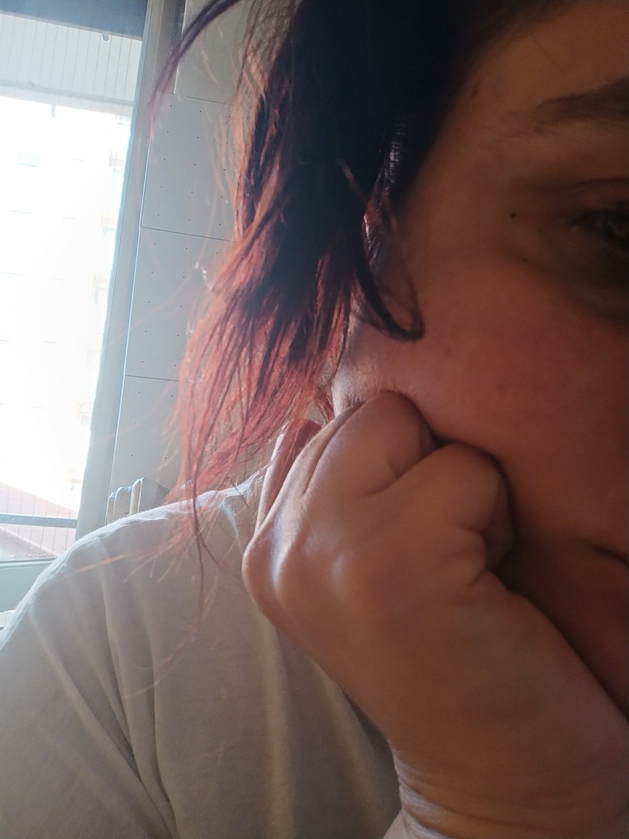 antina91's tweet photo. Sto studiando un mare di roba solo per un #postofisso, zero divertimento 😭. #Estate 2025 in fumo, tra feste organizzate e festini che forse non parteciperò. https://t.co/6bIkbl0zqc
