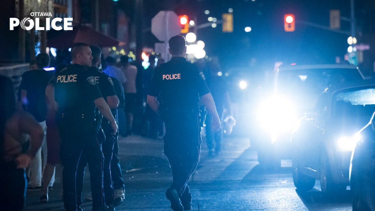 OttawaPolice's tweet image. Ottawa residents and visitors can expect an increased police presence in the ByWard Market and Downtown Rideau areas throughout the summer, as part of a focused initiative to address crime and social disorder. 
~
Les résidents et les visiteurs d'Ottawa peuvent s'attendre à une…