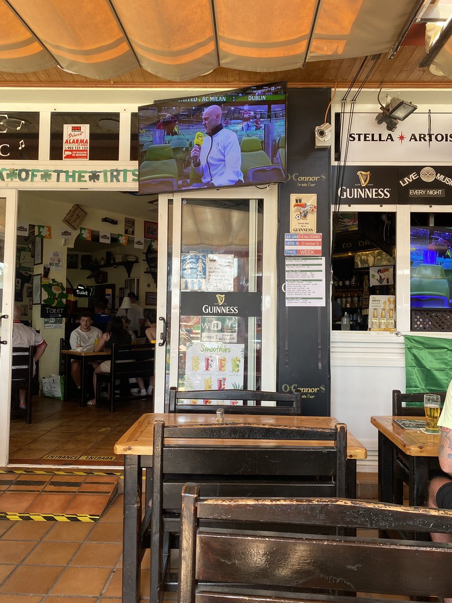andybrownponte's tweet photo. Walks into the Irish Bar in Caleta de Fuste to see @iGerLynch on the telly from Dublin as we walk in. Just about the biggest Irish Leeds United  experience of my life! 😂 https://t.co/2ijgD6vlrE