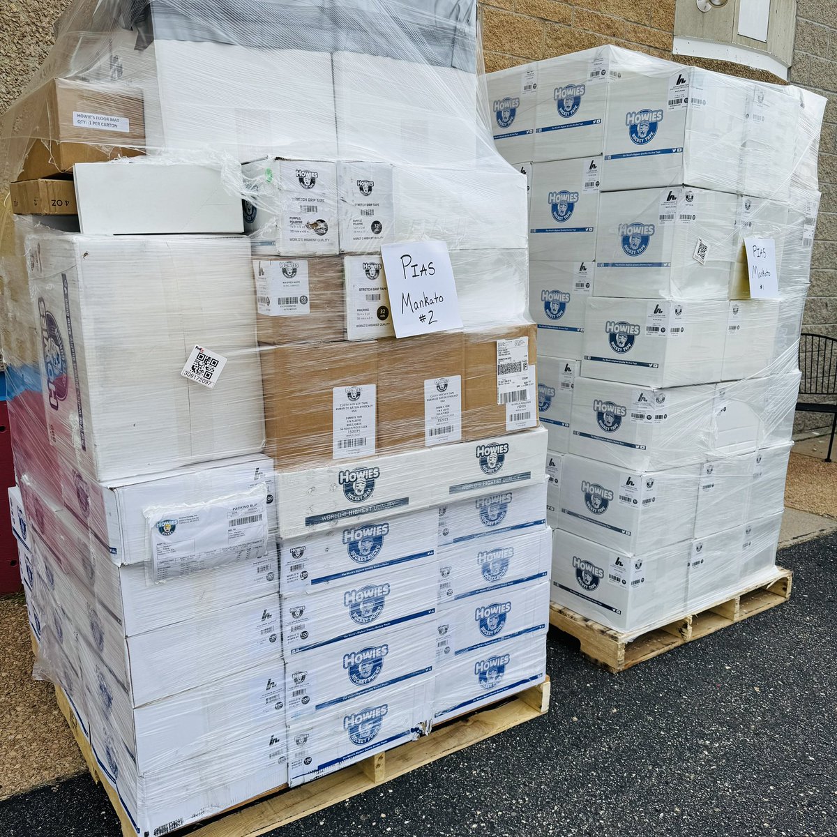 PIASKato's tweet image. Winter is coming…
#piaskato #playitagainsportsmankato #stickwiththebest #howieshockeytape