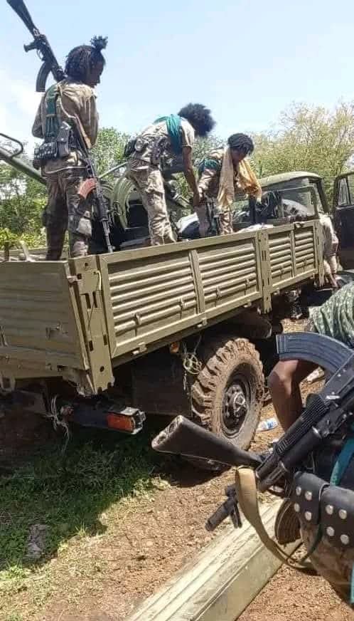 #BreakingNews‌!

የኦህዴድ ሥርዓት እስካሁኗ ድረስ ያደረሰችው የድሮን መከላከሏ ነበረች ፤ ዛሬ ደግሞ ዙ—23 አስረክቦን ሄዷል ፤ በርካቶች ተደምስሰዋል ፣ በርካቶች ምርኰ ሆነዋል! ድል ለዐማራ ሕዝብ!

#WarOnAmhara
#AmharaConcentrationCamps