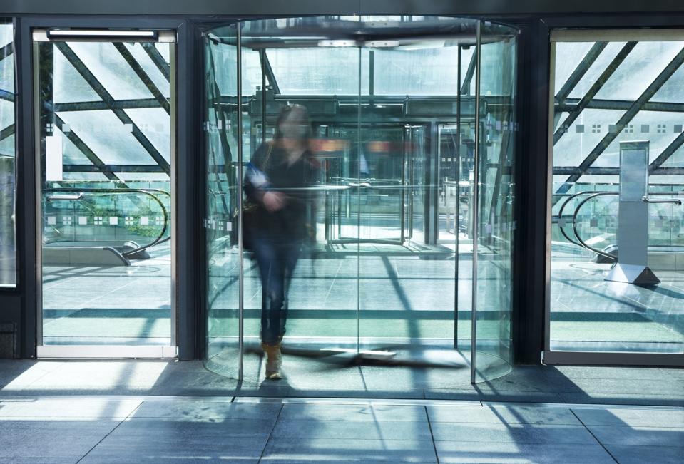 Plus: Wash sales could be making a comeback thanks to meme stocks, IRS makes an announcement about withholding and tax forms under the new tax law, 529 plans are changing, tax filing deadlines, tax trivia and more.
go.forbes.com/c/PyhC