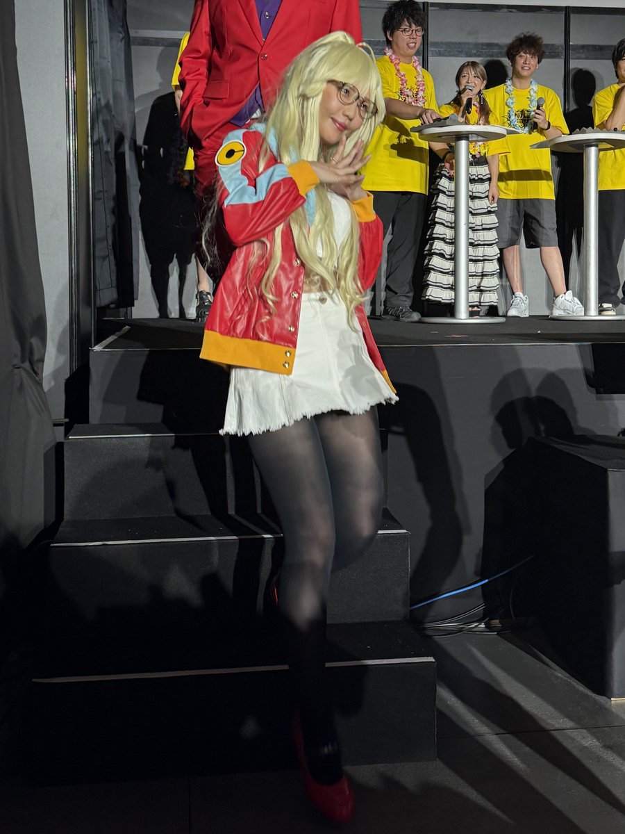 シンディayasiさん…と鏡一択と並ぶシンディayasiさん…と9cmのayasiさん