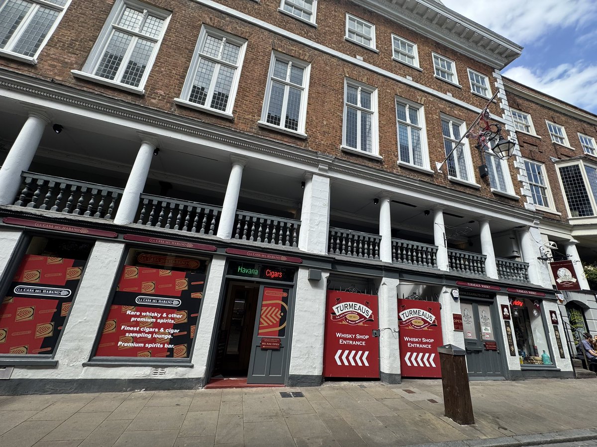 deanpullen's tweet image. An amazing experience @Cgarsltd Chester Turmeaus - thanks to host Roy who is a superb gentleman with plenty of knowledge on cigars and Chester!