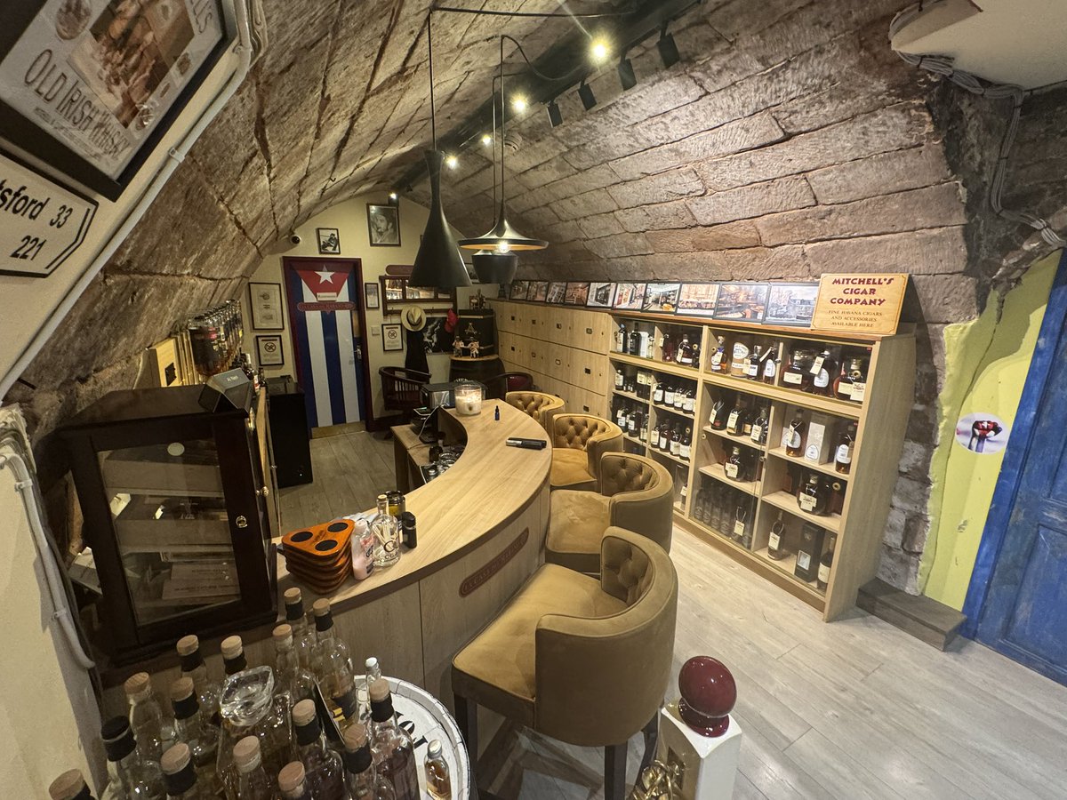 deanpullen's tweet image. An amazing experience @Cgarsltd Chester Turmeaus - thanks to host Roy who is a superb gentleman with plenty of knowledge on cigars and Chester!