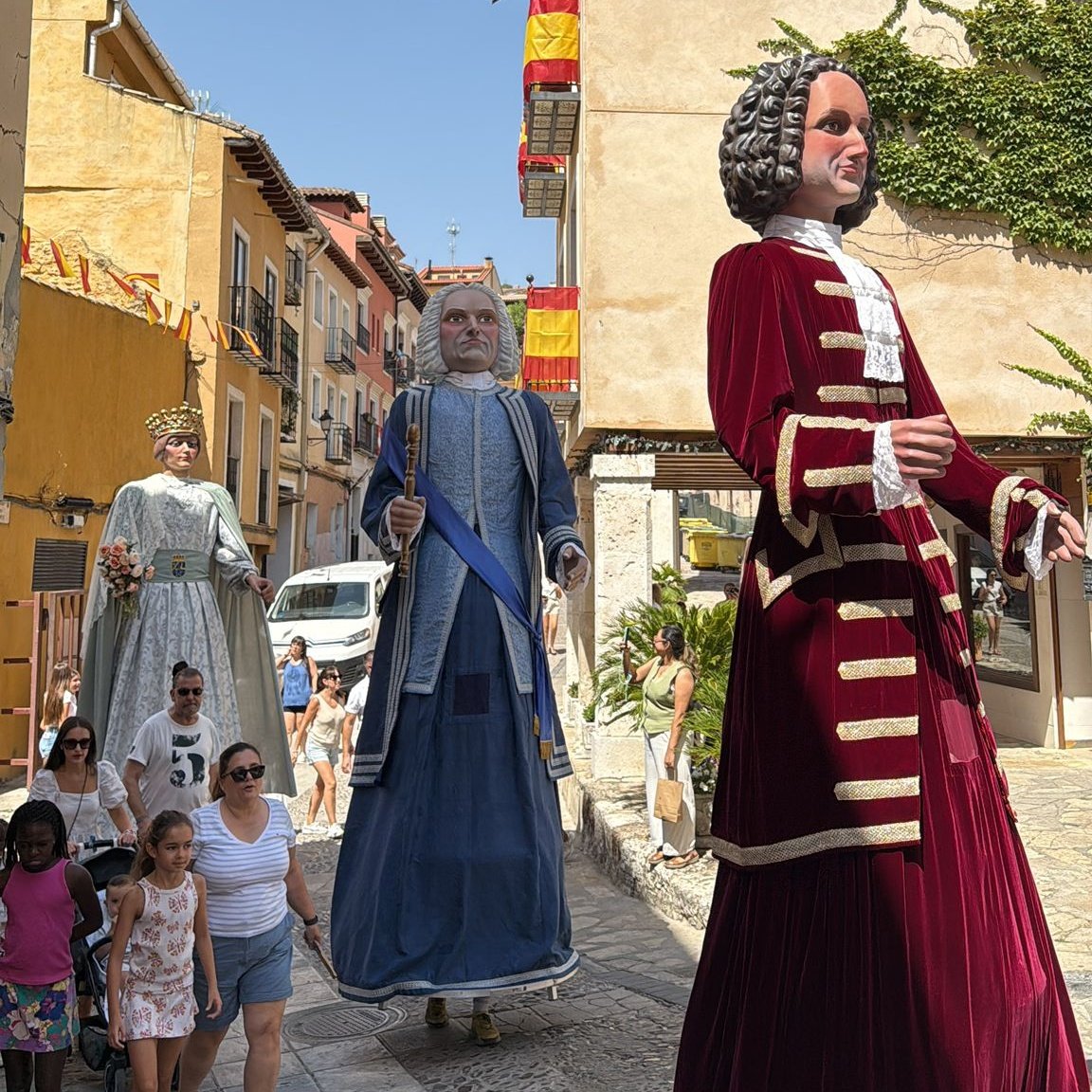 Está mañana hemos estado en la Concentración de Gigantes y Cabezudos 👹👵🏼👸🏼🤴🏼de nuestro municipio 

#FiestasBrihuega2025
#Lasprotescuentan