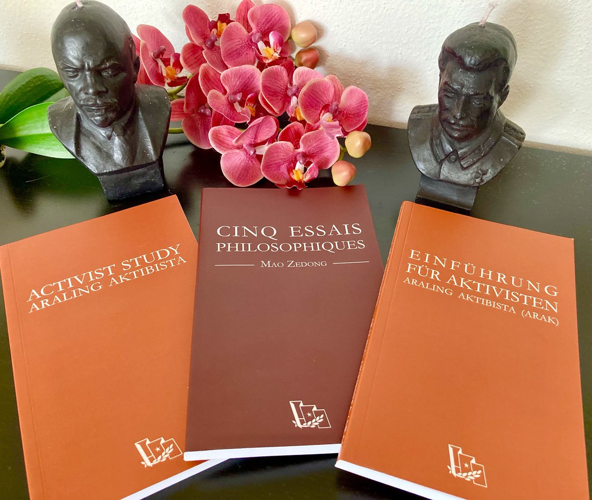 Foreign Languages Press tweet media