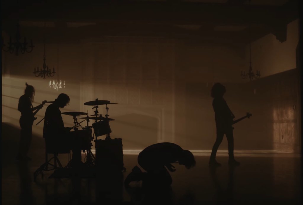 i’m obsessed with the aesthetic in this video