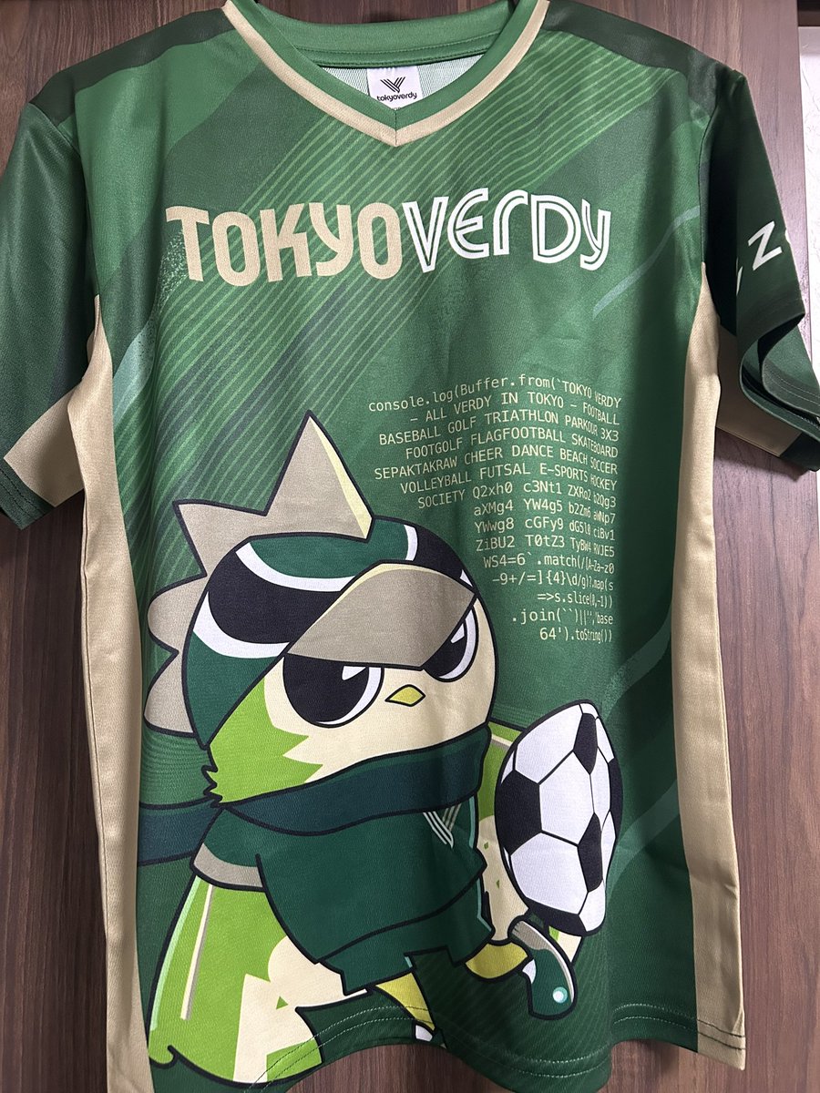 nao_932's tweet image. 今日の配布シャツ、ほんとかわいい。シャツイン派だけど、そうするとリヴェルン消えちゃうからオーバーシャツ。特にVネックなの、めちゃくちゃいい!!
あと、#classmethod さんの猫ちゃん。後ろから見てめちゃ癒された🐱本日流れてた広告動画もリヴェルンとサッカーしてるのかわいかった⚽️
#verdy