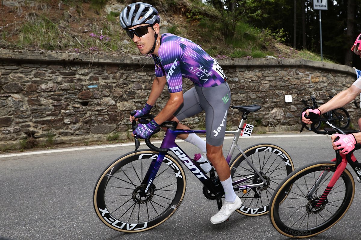 🇵🇱 #TourDePologne 

We are inside the last 10 km and Filippo Zana is part of a small group with GC favourites.