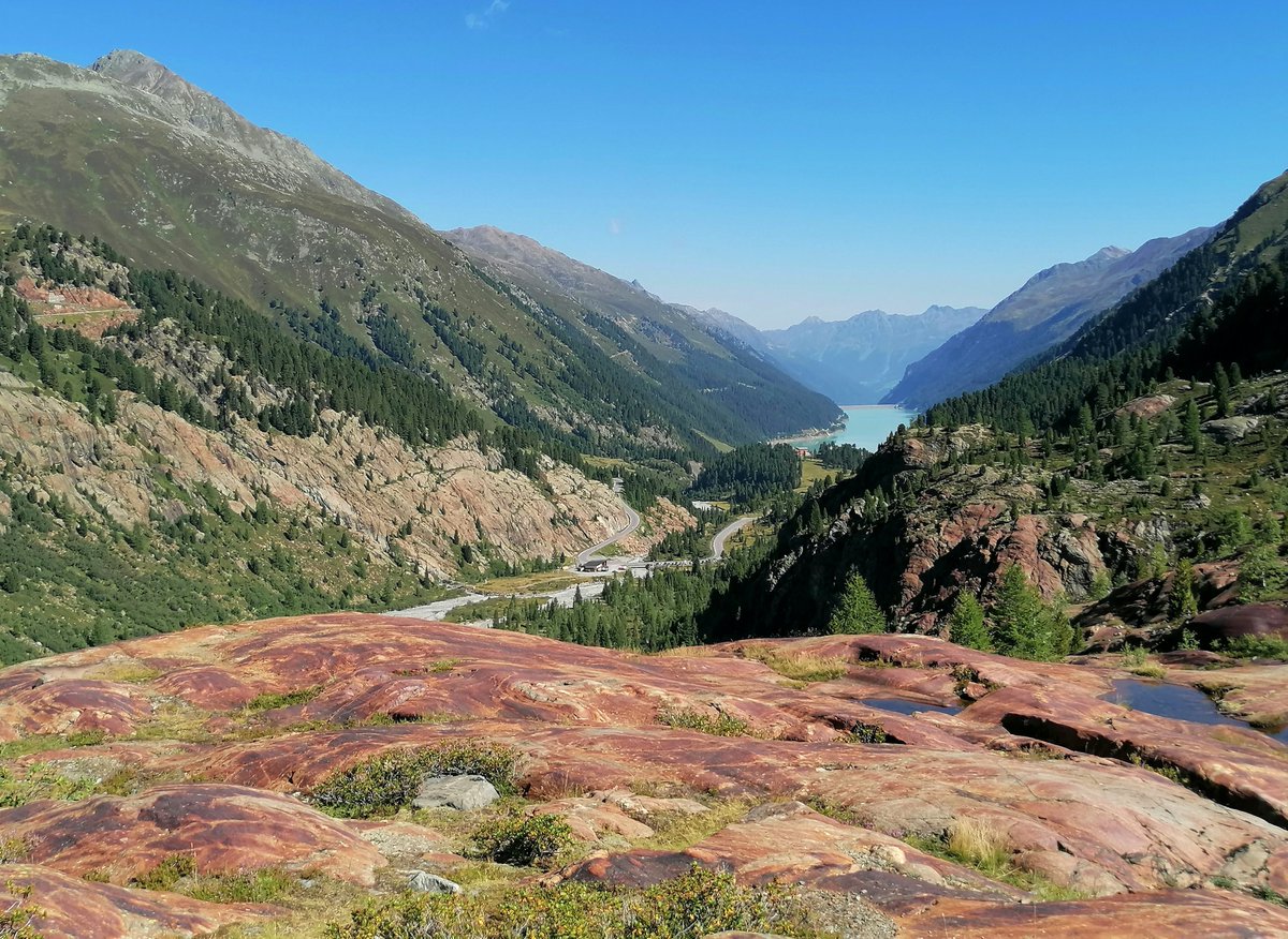Ein wunderschöner Sommertag in den Bergen.