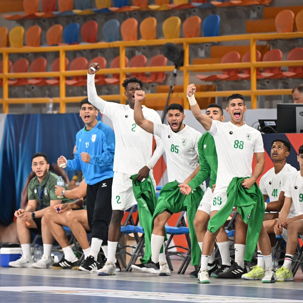 🚨 رسمياً.. المنتخب السعودي يتأهل إلى الدور الرئيسي لبطولة العالم لكرة اليد 2025 تحت 19 عاما بعد احتلاله المركز الثاني في المجموعة الرابعة بالدور التمهيدي برصيد 3 نقاط 🔥🤾‍♂️🇸🇦