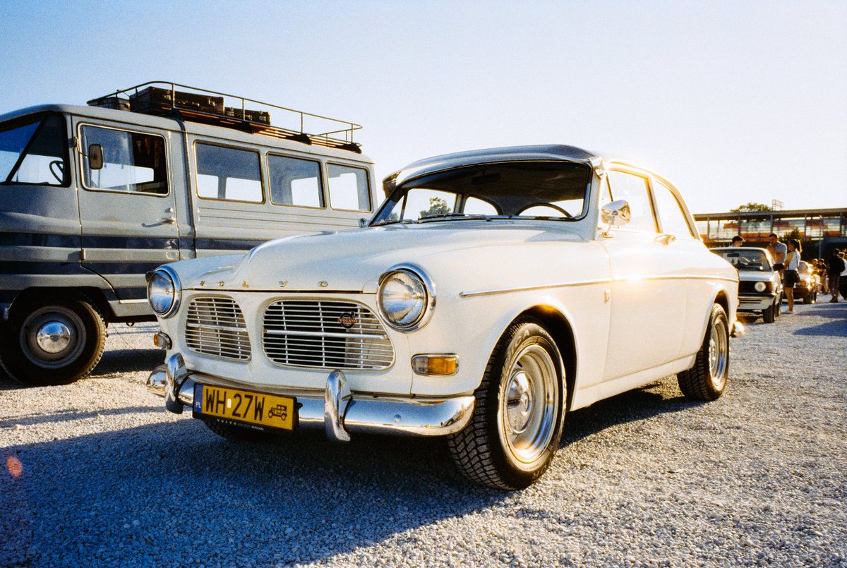 @lukasz_marciniak_photography shot this fun set on #harmanphoenix2. He's also shot some great portraits but something about these old cars just called to us.

#phoenixflim2 #harmanphoenix2 #thejourneycontinues