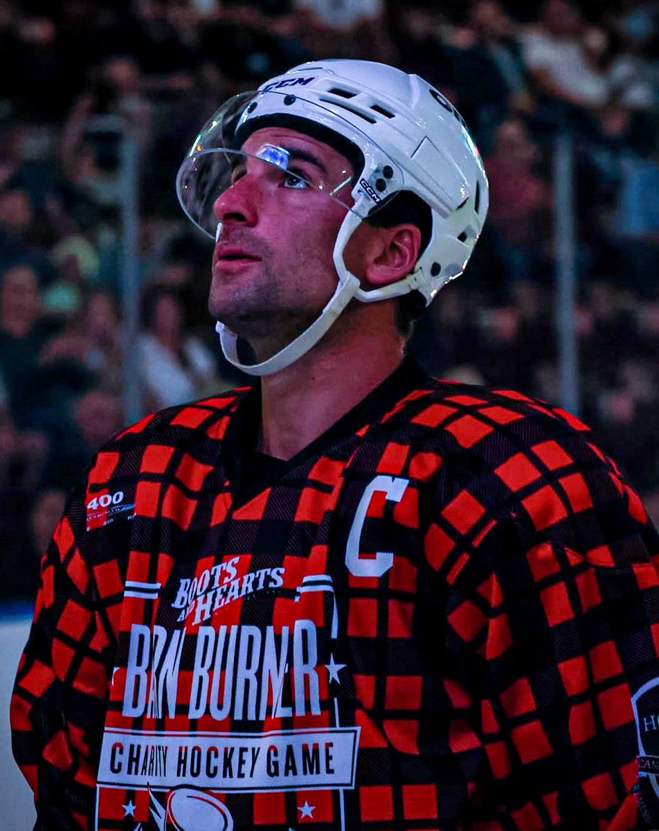 John Tavares returned to Sadlon Arena in Barrie, ON, this past Wednesday to support Captain Team Plaid at the 2025 Boots and Hearts Barn Burner. 🫡💙

Those Jerseys. 🔥👀

📸: <a href="/Hossey88/">Sam Hossack</a> 

#LeafsForever