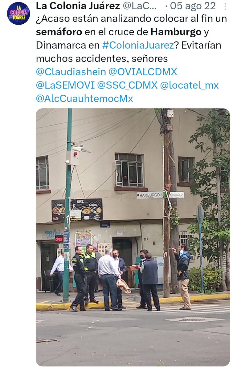 La Colonia Juárez (@lacoloniajuarez) on Twitter photo Reportan choque de 2 autos en la calle de Hamburgo casi esq. Dinamarca en #ColoniaJuarez.
Hace AÑOS se ha pedido un semáforo en esa esquina pero las autoridades han ignorado el tema.
Miren, <a href="/OVIALCDMX/">OVIAL_SSCCDMX</a> <a href="/SSC_CDMX/">SSC CDMX</a> <a href="/UCS_GCDMX/">Unidad de Contacto del Secretario SSC CDMX</a> <a href="/GobCDMX/">Gobierno de la Ciudad de México</a> <a href="/AlcCuauhtemocMx/">Alcaldía Cuauhtémoc</a> <a href="/SPAOVP_CDMX/">Subsecretaría de Programas Alcaldías Ordenamiento</a>. Reportan choque de 2 autos en la calle de Hamburgo casi esq. Dinamarca en #ColoniaJuarez.
Hace AÑOS se ha pedido un semáforo en esa esquina pero las autoridades han ignorado el tema.
Miren, <a href="/OVIALCDMX/">OVIAL_SSCCDMX</a> <a href="/SSC_CDMX/">SSC CDMX</a> <a href="/UCS_GCDMX/">Unidad de Contacto del Secretario SSC CDMX</a> <a href="/GobCDMX/">Gobierno de la Ciudad de México</a> <a href="/AlcCuauhtemocMx/">Alcaldía Cuauhtémoc</a> <a href="/SPAOVP_CDMX/">Subsecretaría de Programas Alcaldías Ordenamiento</a>.