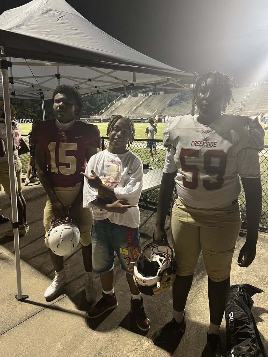 🏈✨ Building skills, friendships, and unforgettable memories on and off the field! 🌟  Future stars of the game—Top 2030 Quarterback, Running Back, and Linemen! Let’s keep ballin’! 🚀🔥 #FutureStars #FootballFamily #TeamworkMakesTheDreamWork #Ballin