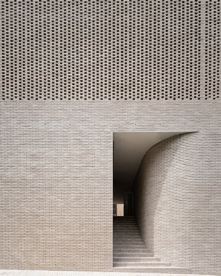 🎬 Montage Hannam by stpmj is a four-story film studio and headquarters in Seoul’s Hannam district, designed from the perspective of a camera rather than the human eye.