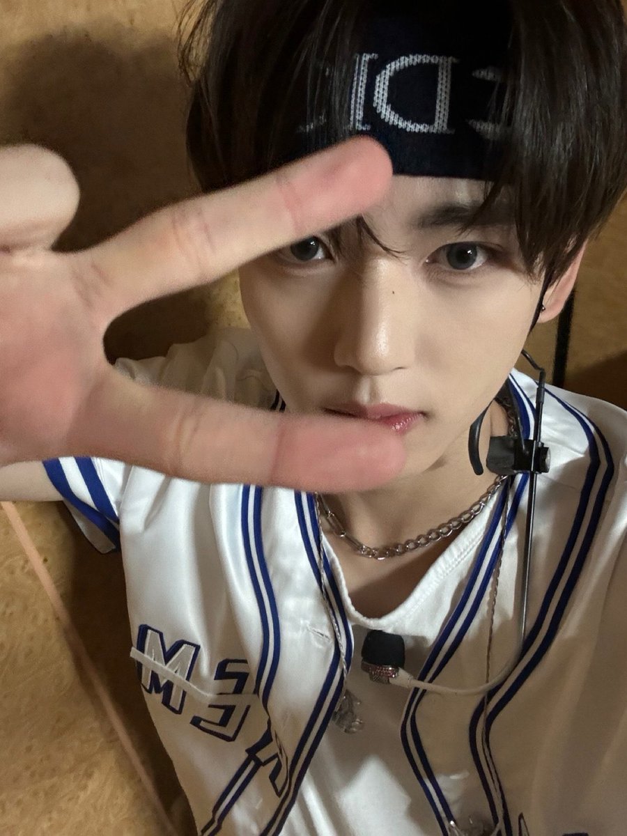 han yujin pics tweet media