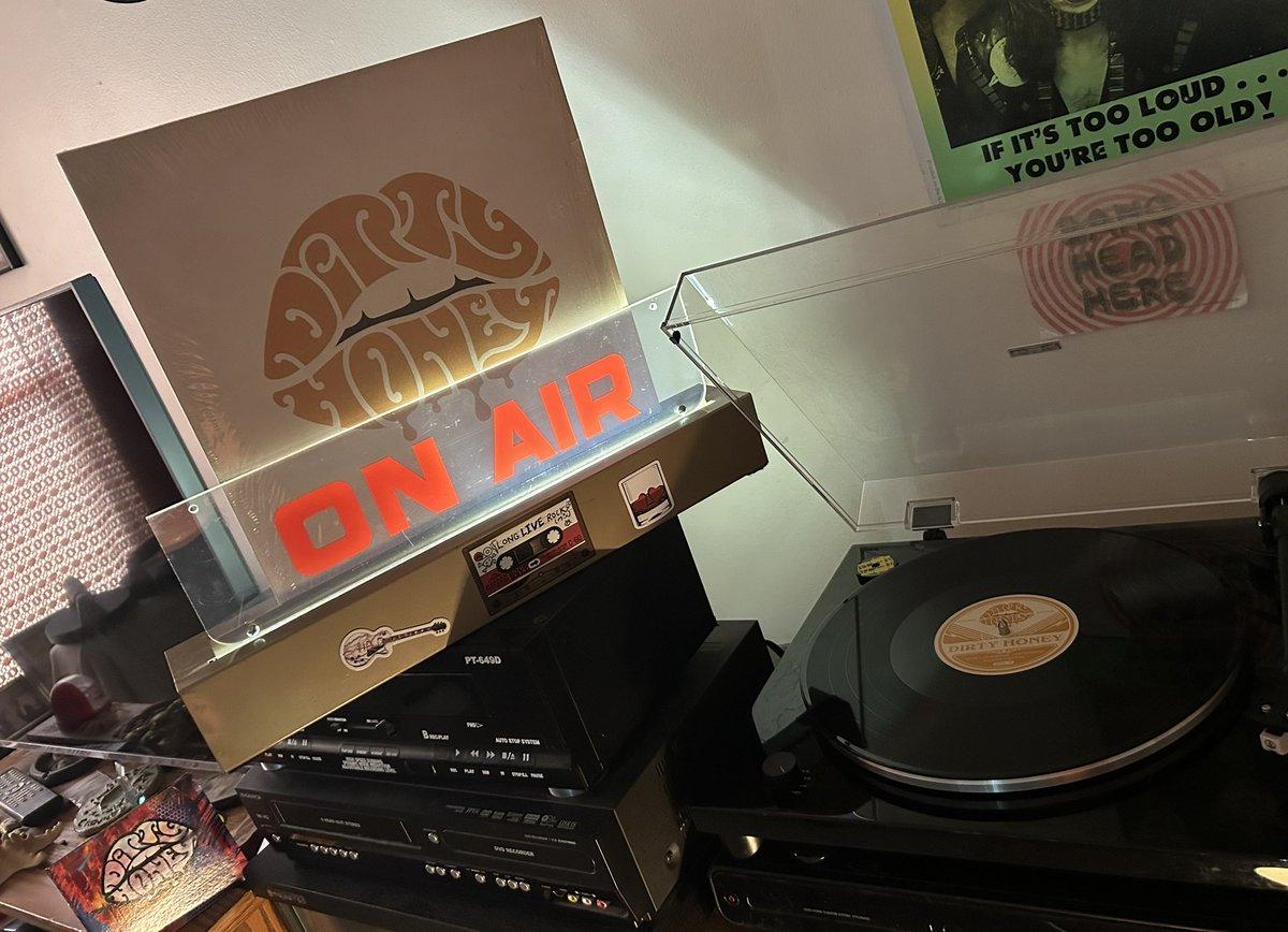 beatlekiss's tweet photo. Saturday Morning Tunes. Now Spinning Dirty Honey - “Dirty Honey”.  Great Show Wednesday Night. #dirtyhoney #tiedup #firstspinoftheday https://t.co/x2AFot3Euq