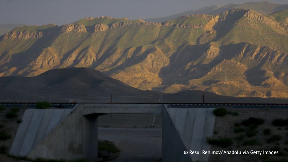 Иран выступает против создания коридора, который пройдет через Армению и соединит основную часть Азербайджана с Нахичеванью, заявил советник Хаменеи:
vk.cc/cOqJz2