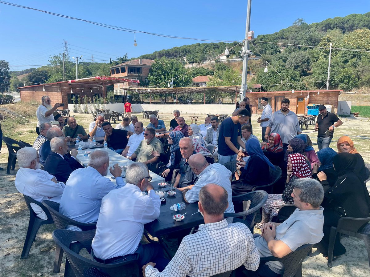 Sultangazi ilçemizin Cebeci Mahallesinin merkezde olduğu ancak en az 200-250 bin insanımızın etkilendiği, komşu ilçeleri de derinden etkileyen taş ocakları sorunu ile ilgili ilçe başkanlığımızın düzenlediği basın açıklamasına katıldık. 

Bu meseleyi daha önce Çevre Bakanı Sn.