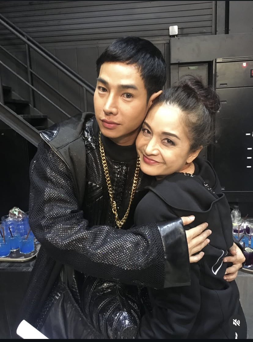 Rung_CFC's tweet photo. คุณหนูนา เลขาฯ คุณปัญญา ลง HBDผลิตค่ะ มีภาพคู่น่ารักๆ 13 ภาพแน่ะ ไปกดไลค์กันค่ะ https://t.co/xBTjklIXe4

@Peckpalit ʚĭɞ #เป๊กผลิตโชค :) #PeckPaLitchoke (*.*) https://t.co/EuLwGY0Rla