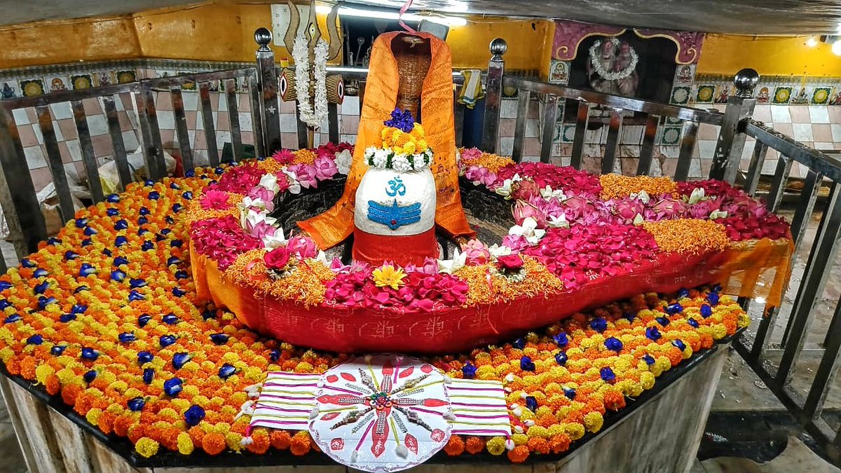 Amazing Titilagarh (@atitilagarh) on Twitter photo рмкрммрм┐рмдрнНрм░ рм╢рнНрм░рм╛рммрмг рморм╛рм╕рм░ рм╢рнЗрм╖ рмжрм┐рми рмдрмерм╛ рм░рм╛рмХрнНрм╖рнА рмкрнВрм░рнНрмгрнНрмгрм┐рморм╛ (рнжрнп рмЕрмЧрм╖рнНрмЯ) рмЕрммрм╕рм░рм░рнЗ рм╢рнНрм░рнА рм╢рнНрм░рнА рмзрммрм│рнЗрм╢рнНрммрм░ рморм╣рм╛рмжрнЗрммрмЩрнНрмХ рммрм┐рм╢рнЗрм╖ рм╢рнГрмЩрнНрмЧрм╛рм░ ред
рм╣рм░ рм╣рм░ рморм╣рм╛рмжрнЗрмм ЁЯЩП
ЁЯУН рмХрнБрморнБрмбрм╛ рмкрм╛рм╣рм╛рмбрм╝ рмкрм░рнНрмпрнНрнЯрмЯрми рм╕рнНрмерм│рнА, рмЯрм┐рмЯрм┐рм▓рм╛рмЧрмбрм╝
#Shravan2025 #ShravanPurnima #shravanimela2025 #OmNamahShivaya #Mahadev #Titilagarh #Balangir #Odisha рмкрммрм┐рмдрнНрм░ рм╢рнНрм░рм╛рммрмг рморм╛рм╕рм░ рм╢рнЗрм╖ рмжрм┐рми рмдрмерм╛ рм░рм╛рмХрнНрм╖рнА рмкрнВрм░рнНрмгрнНрмгрм┐рморм╛ (рнжрнп рмЕрмЧрм╖рнНрмЯ) рмЕрммрм╕рм░рм░рнЗ рм╢рнНрм░рнА рм╢рнНрм░рнА рмзрммрм│рнЗрм╢рнНрммрм░ рморм╣рм╛рмжрнЗрммрмЩрнНрмХ рммрм┐рм╢рнЗрм╖ рм╢рнГрмЩрнНрмЧрм╛рм░ ред
рм╣рм░ рм╣рм░ рморм╣рм╛рмжрнЗрмм ЁЯЩП
ЁЯУН рмХрнБрморнБрмбрм╛ рмкрм╛рм╣рм╛рмбрм╝ рмкрм░рнНрмпрнНрнЯрмЯрми рм╕рнНрмерм│рнА, рмЯрм┐рмЯрм┐рм▓рм╛рмЧрмбрм╝
#Shravan2025 #ShravanPurnima #shravanimela2025 #OmNamahShivaya #Mahadev #Titilagarh #Balangir #Odisha