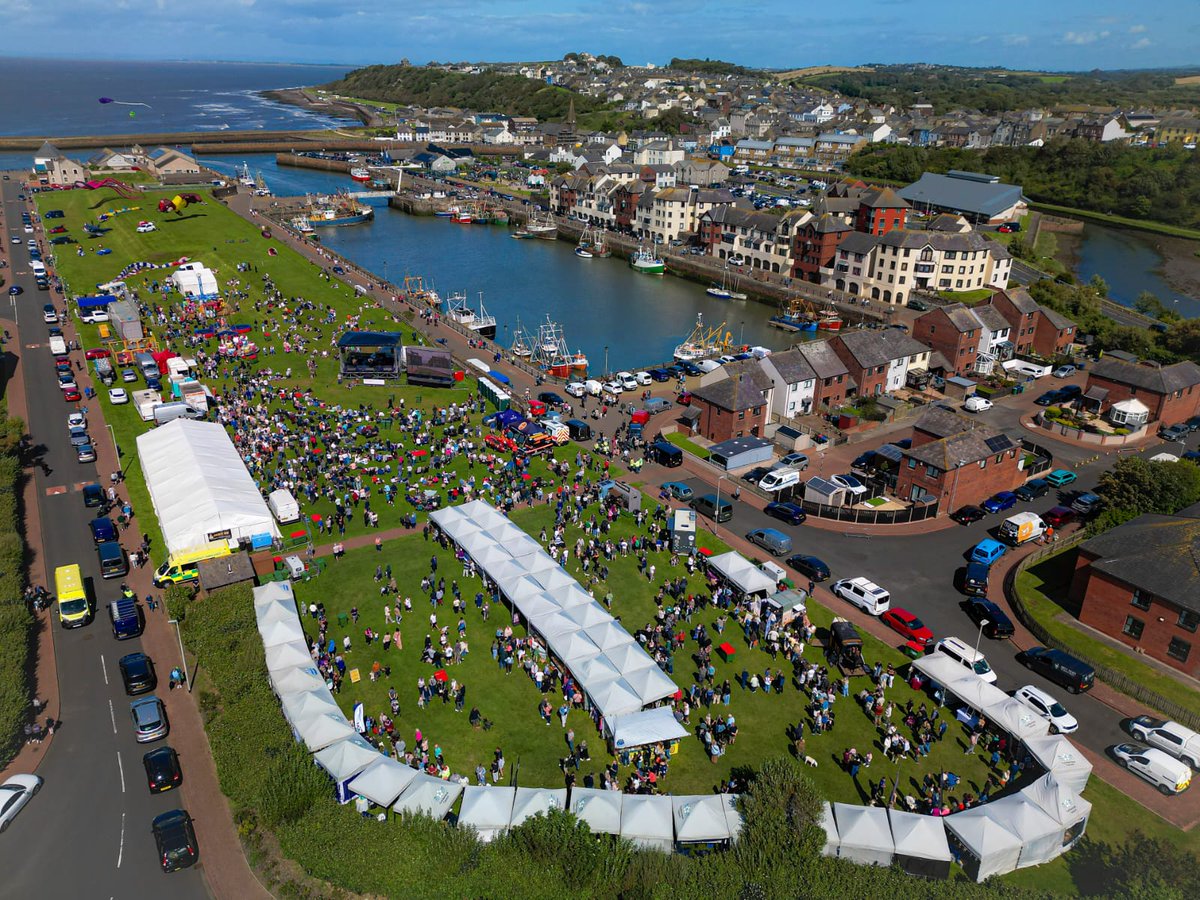 Maryport - you're looking amazing! (And yes, that is the queue for the Round Table Rum Bar by the big marquee!) Producers' Market open until 5pm-ish, last music act of the day is Totally Blondie 6pm-7pm, then we're back tomorrow at 10am!
📷 Tom Kay Photographic
<a href="/CumberlandCoun/">Cumberland Council</a>