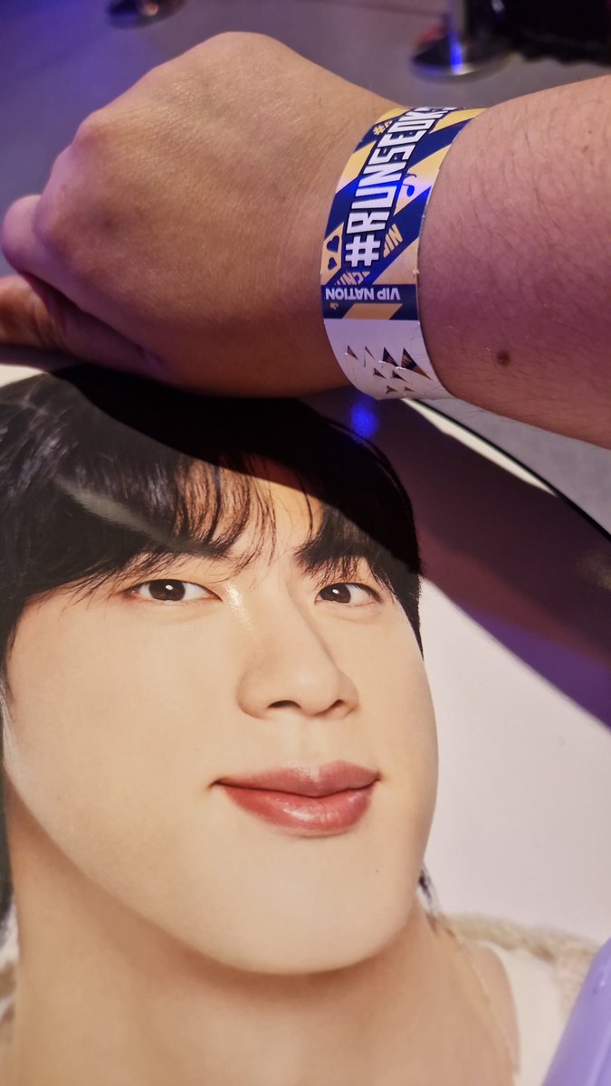 ArmyWatching's tweet image. Sorry Jin! I wanted to have my VIP-Bracelet on the pic too and I have noone to make a pic 😭😬🫶🏼😅
#RUNSEOKJIN_epTOUR_AMSTERDAM