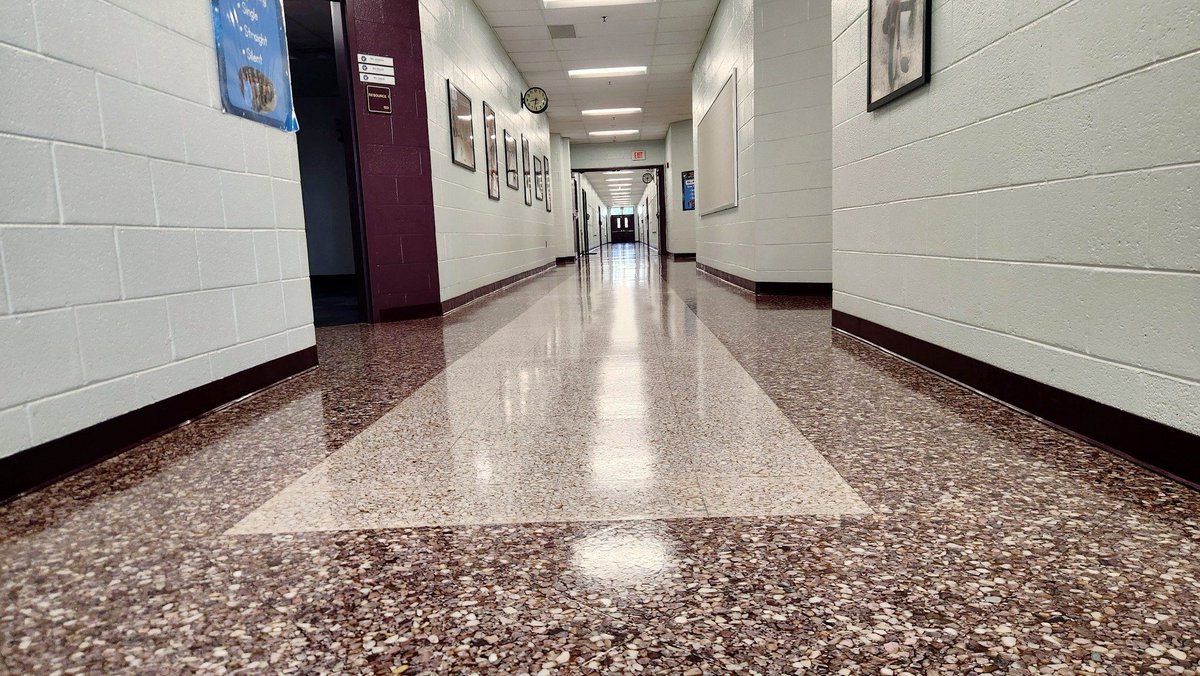 _AndyJacks's tweet image. It&apos;s a wonderful time of year to see the renewal of the school before students and staff return! #EllisExplorers