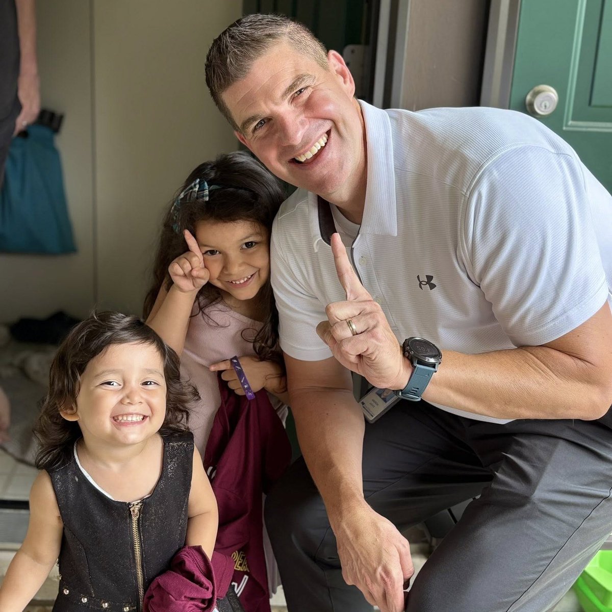 _AndyJacks's tweet image. It was fun meeting our kindergartners in their homes today to kick off the school year! It&apos;s about more than just the individual student, though. It&apos;s really about having the entire family feel like they are now part of our Ellis Crew. #EllisExplorers #OneCrew