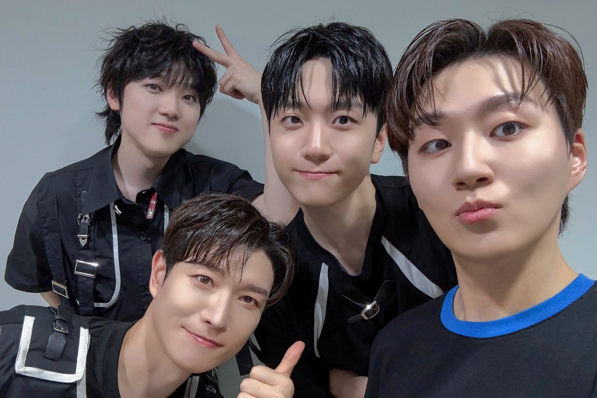 official_fore's tweet image. [📸]

2025 FORESTELLA CONCERT
&amp;lt;THE WAVE in Busan &amp;gt; 첫 번째 공연 종료!

공연 보고 나니까 숲별 큰일 나삣다😱
맨날천날 포레만 보고 싶어 우짜지?

#포레스텔라 #Forestella