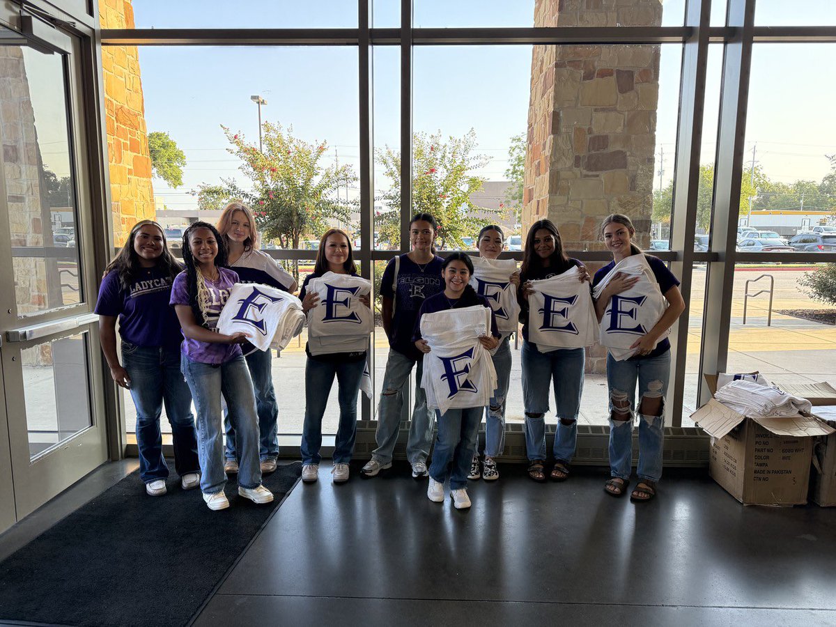 Jodi Paige (@p_williams20) on Twitter photo Our Lady Cats did an amazing job greeting our faulty/staff of EISD at convocation 💜
#OTOTOF #TWW #EXCELLENCE Our Lady Cats did an amazing job greeting our faulty/staff of EISD at convocation 💜
#OTOTOF #TWW #EXCELLENCE