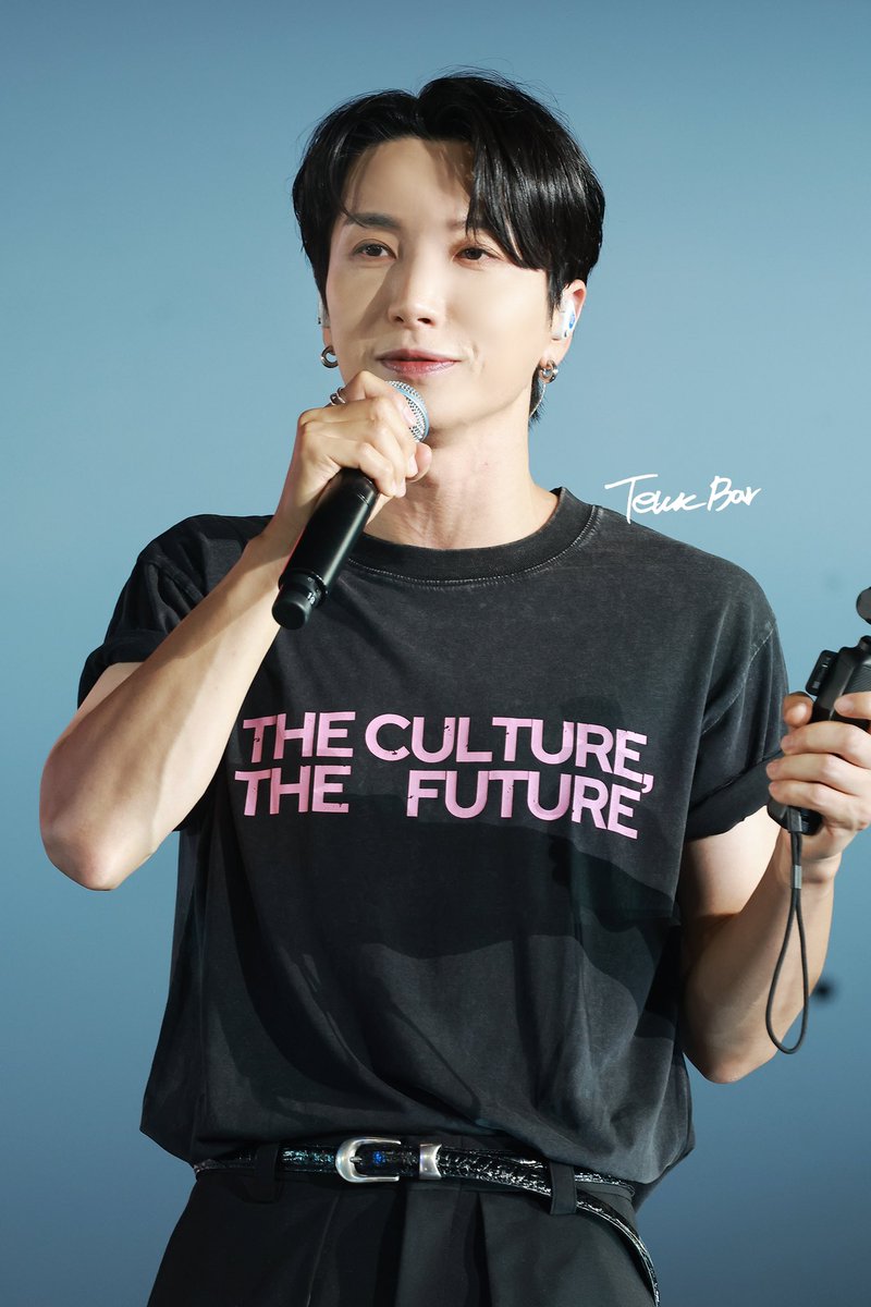 250809 SMTOWN IN TOKYO DAY1 HQ 

💙🤍

#이특 #LEETEUK #イトゥク 
#利特 #슈퍼주니어 #SUPERJUNIOR 
<a href="/special1004/">Lee Teuk</a>