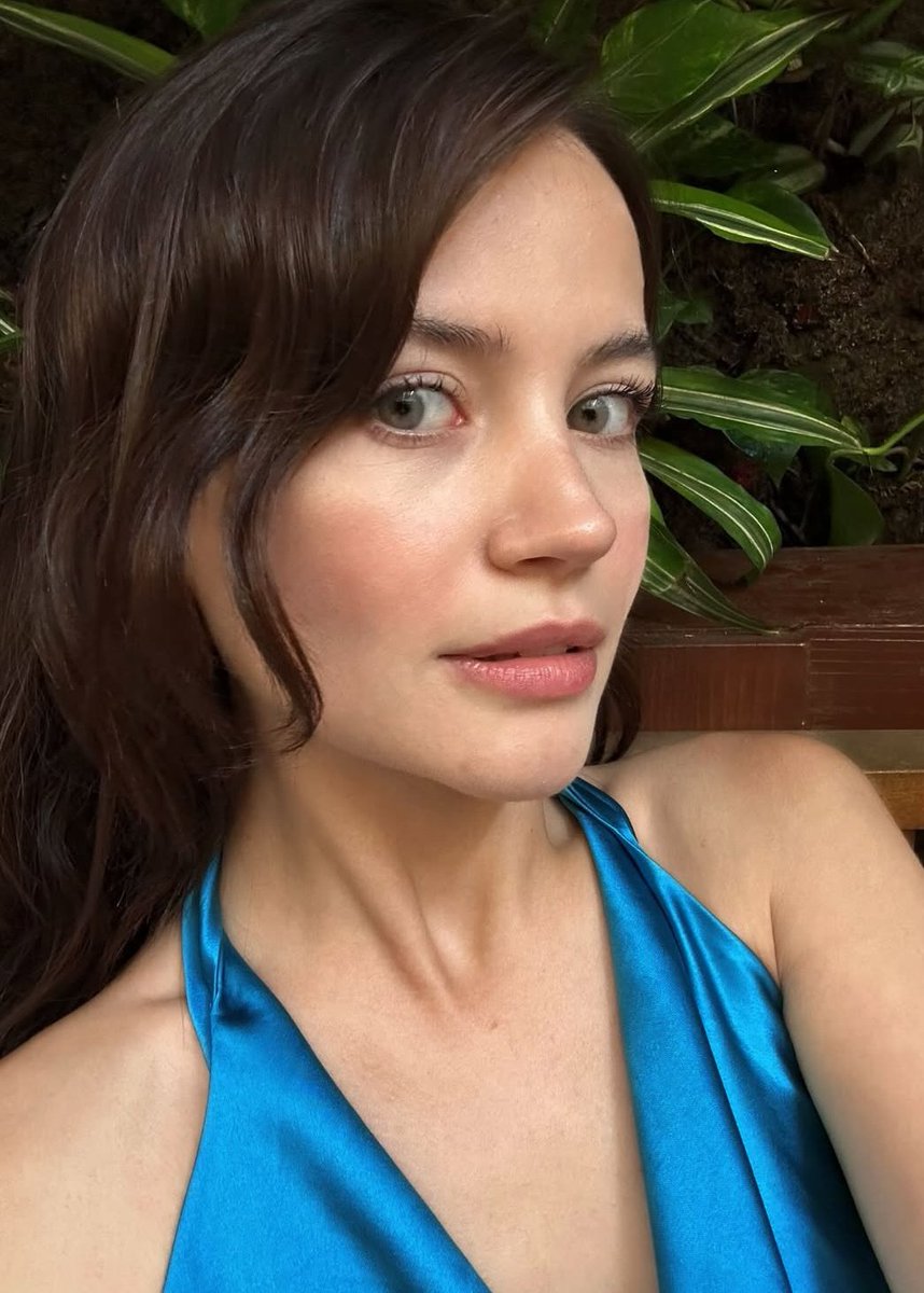 Güzelliği karşısında nutkum tutuldu sadeliğine bir ayrı vurgunum 🦋

#YağmurYüksel