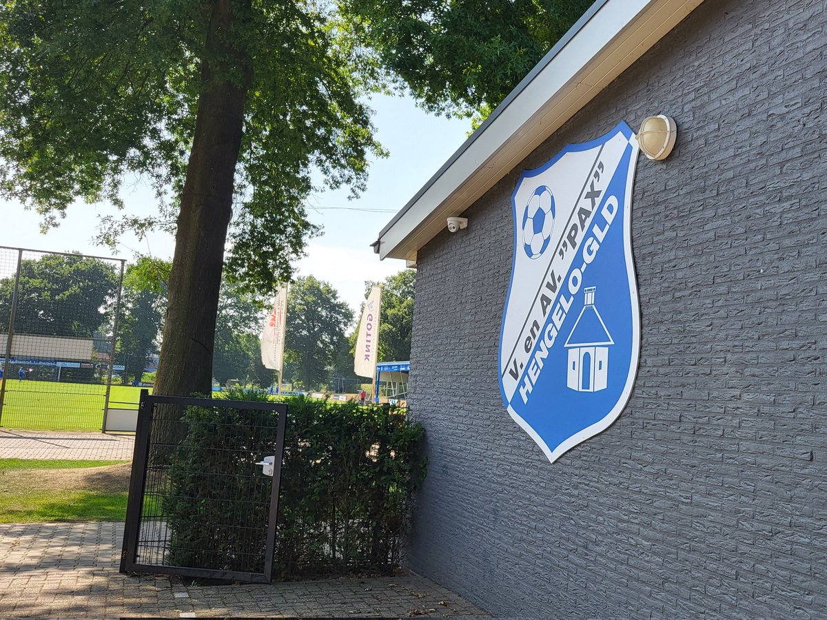 nielsvenus's tweet image. De reservespelers van De Graafschap, aangevuld met spelers van de O21, gingen vanmiddag onderuit tegen Team VVCS (1-3) ⚽️

Bij de gasten speelden onder meer Javier Vet en Reda Kharchouch mee.

Sportpark &apos;t Elderink, Hengelo 📍

#DeGraafschap #TeamVVCS #Hengelo #groundhopping