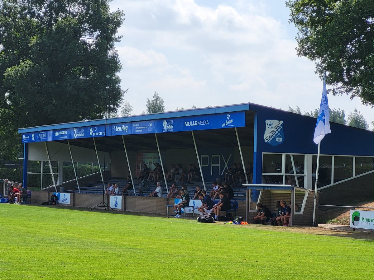 nielsvenus's tweet image. De reservespelers van De Graafschap, aangevuld met spelers van de O21, gingen vanmiddag onderuit tegen Team VVCS (1-3) ⚽️

Bij de gasten speelden onder meer Javier Vet en Reda Kharchouch mee.

Sportpark &apos;t Elderink, Hengelo 📍

#DeGraafschap #TeamVVCS #Hengelo #groundhopping