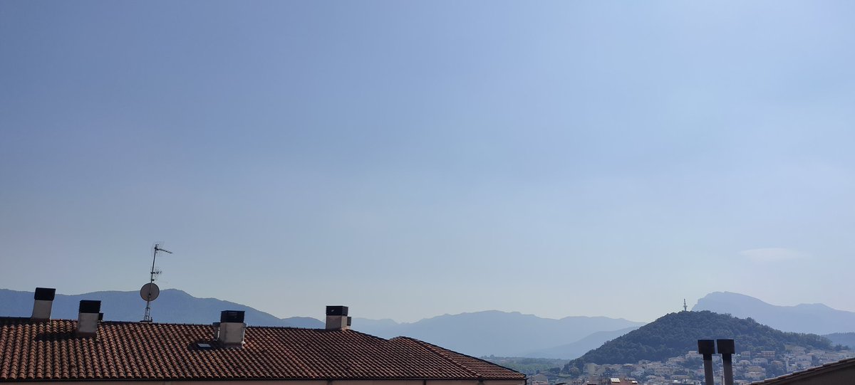 17°C de mínima i 34°C a aquesta hora a #Olot