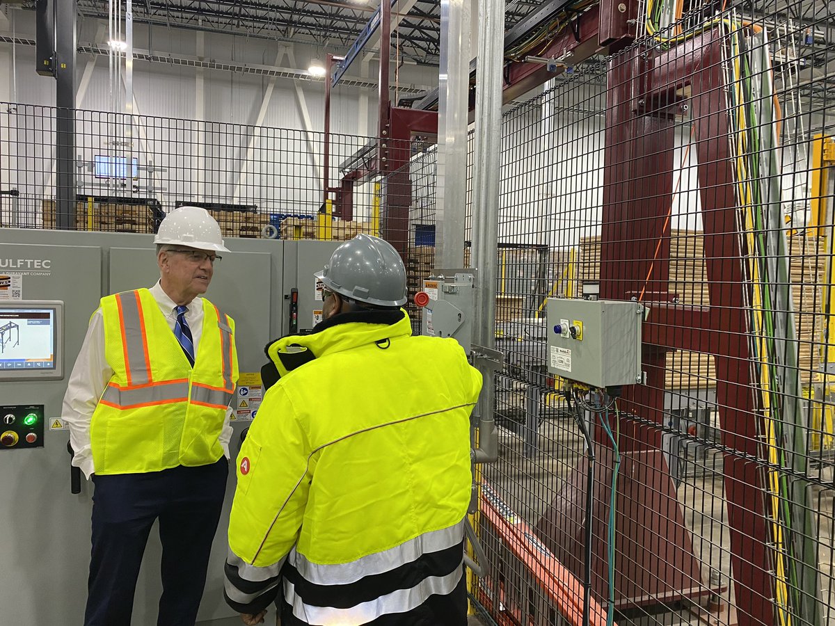 JerryMoran's tweet image. It was great touring CJ Schwan’s new distribution center in Salina. This new addition expands Schwan’s footprint by adding nearly 140,000 square feet of space for storage and distribution all over the country and creates 225 jobs. Thank you, Schwan’s, for your continued…