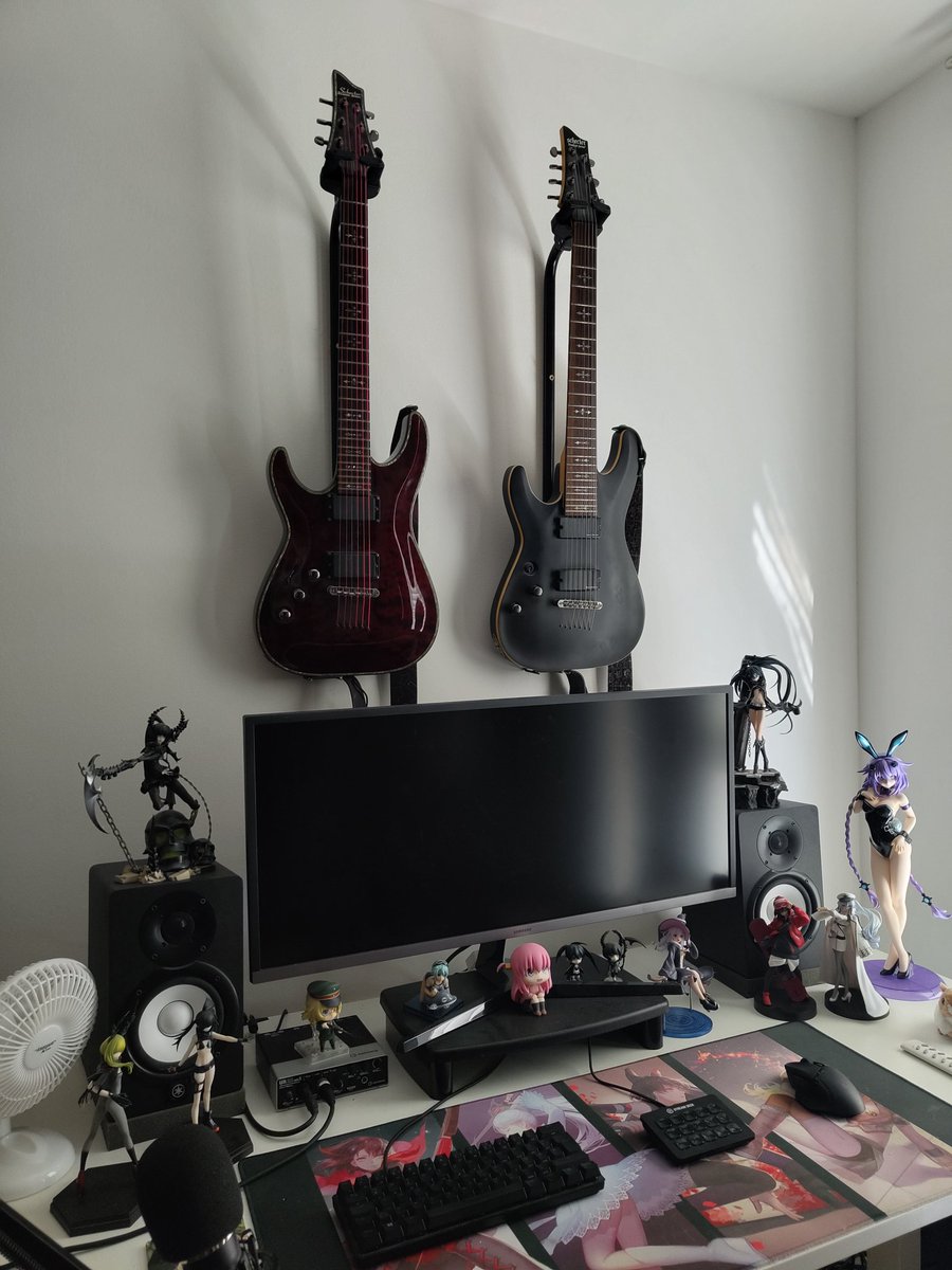 Richard LuminaVeil dev (@rori_richard_) on Twitter photo Since we moved to a new place I FINALLY found the time to hang my guitars above my desk. It's so nice. Since we moved to a new place I FINALLY found the time to hang my guitars above my desk. It's so nice.