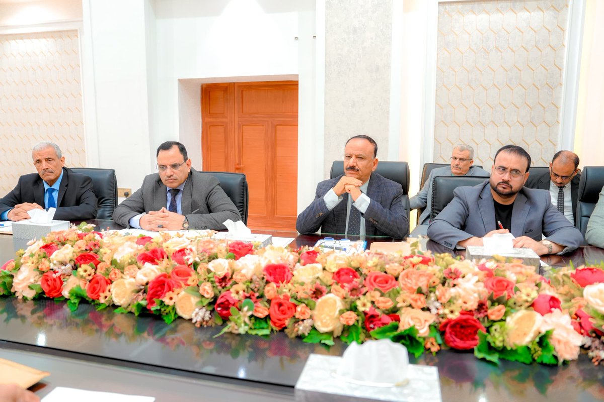 القيادة التنفيذية العليا تبحث ترتيبات مؤتمري المانحين والاقتصادي وتشيد بجهود ضبط الأسعار

السبت ٠٩ أغسطس ٢٠٢٥

عقدت القيادة التنفيذية العليا للمجلس الانتقالي الجنوبي، اليوم السبت، اجتماعها الدوري برئاسة الرئيس القائد عيدروس قاسم الزُبيدي، رئيس المجلس الانتقالي الجنوبي، نائب رئيس