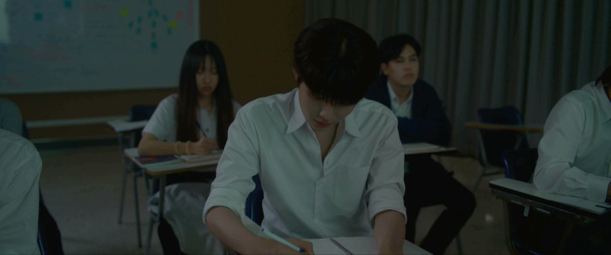 KhemjiraSeries's tweet photo. เดิน กิน นอน เรียน ต้องเจอแบบนี้ตลอดเวลา พี่ลูกแอดสงสารน้องเขมจับใจ

Khemjira The Series EP1
#เขมจิราต้องรอดEP1 https://t.co/4csolcehgr