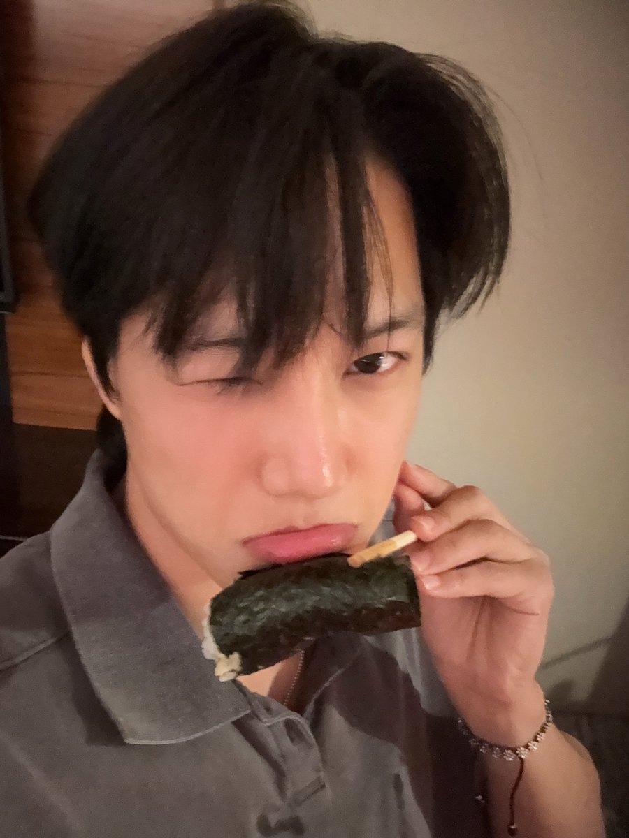 zkdlindaily's tweet photo. [💭] https://t.co/avrVapd2UT