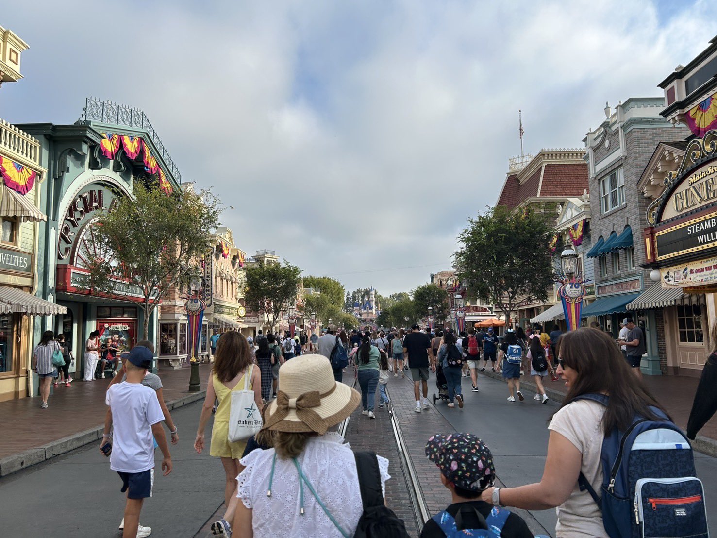 Disneyご依頼ページ 大人気！ トヨタ ランクル200 後期 AX Gセレクション zx使用