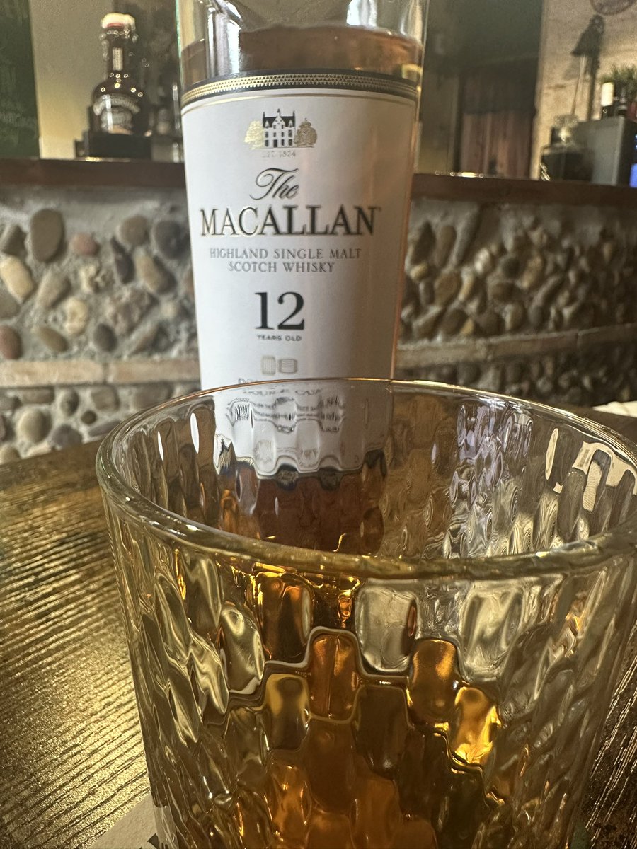 Y después de que <a href="/MrLombreeze/">MrLombreeze</a> nos haya explicado varias películas como Dios manda a mí y a <a href="/Carlos_9802_/">Carlos</a> , toca copazo😉🎬🎥🙌🏻