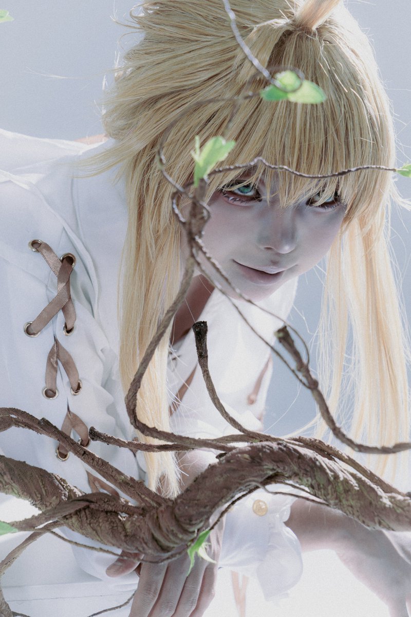 변하지 않는 당신 곁에서 영원한 소년으로 살리라.