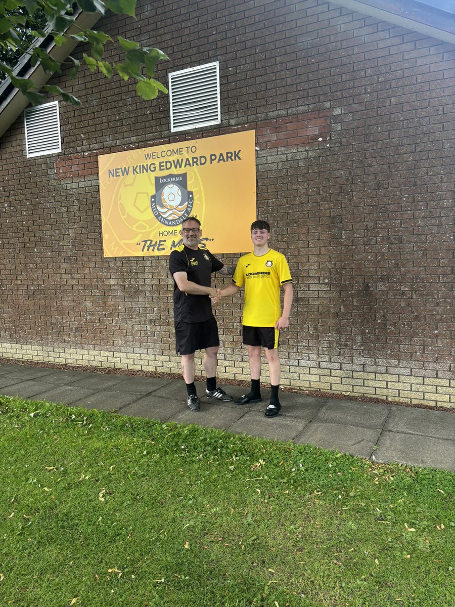 Todays man of the match was Euan Wright who is sponsored by St Nicholas Galleries Ltd 🟡⚫️⚽️