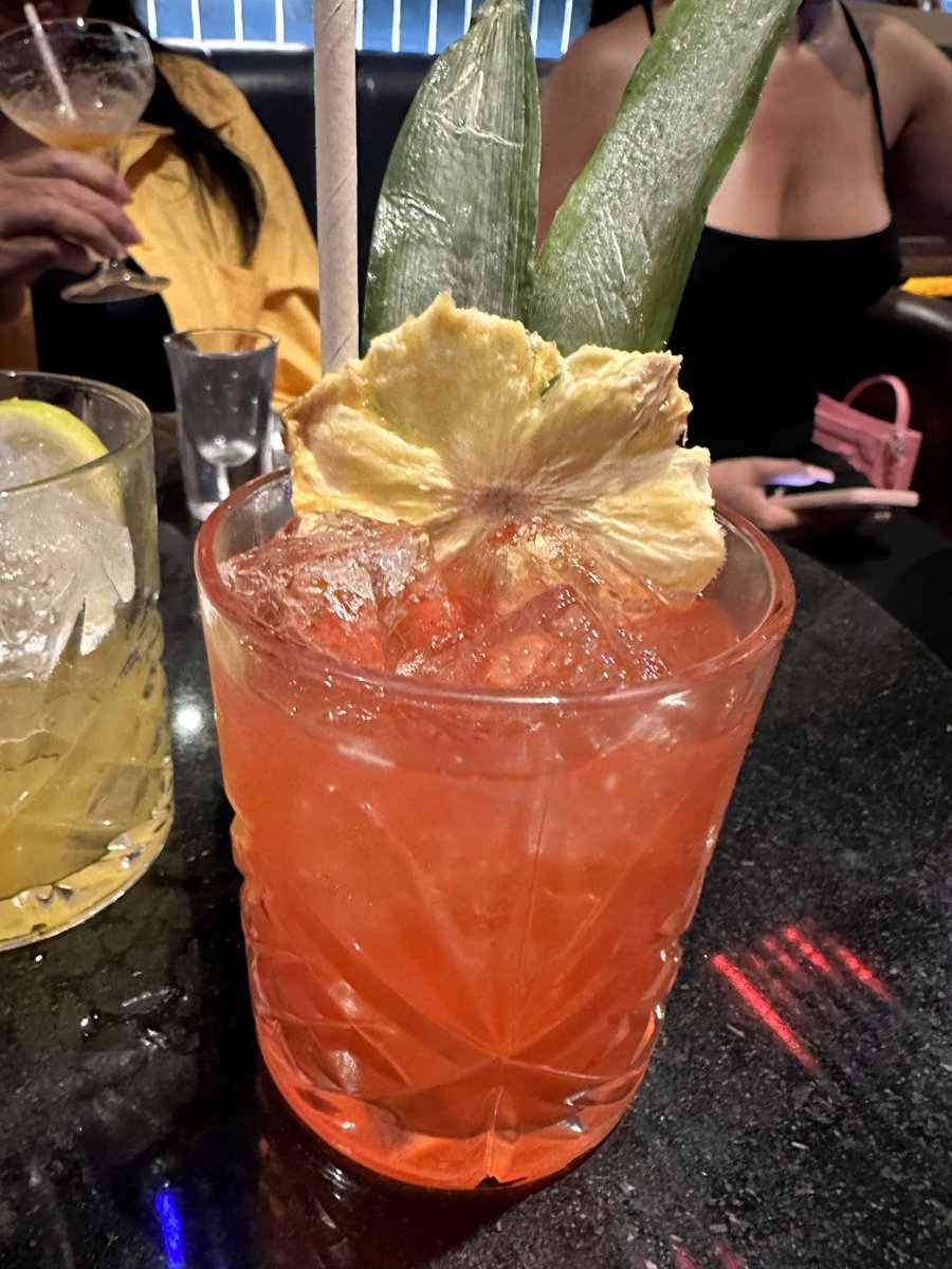 you know what pineapple does… it makes everything taste sweeter ay 👅