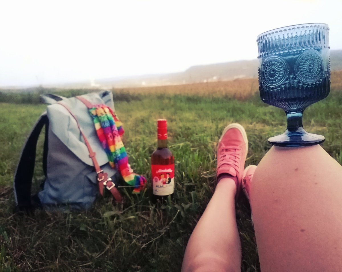 Bestes Dorfleben, Schweizer Berge im Hintergrund und die schönste Mondwanderung nach Hause. Ich bin ein Kind des Glücks 🥰