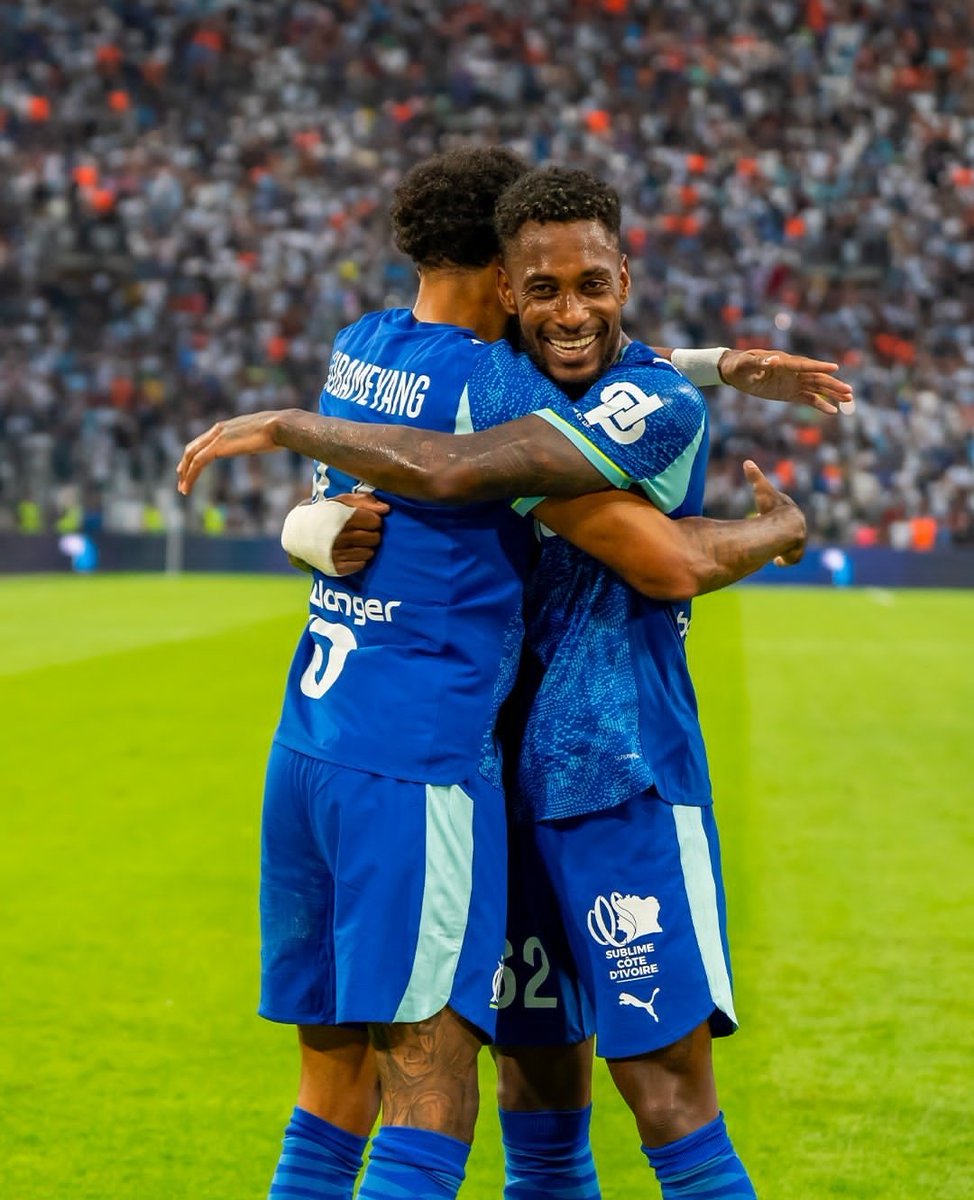En esta foto hay un gol de Aubameyang y una 🅰️sistencia de Amir Murillo, frente al Aston Villa. 

🇵🇦🇬🇦🔥
